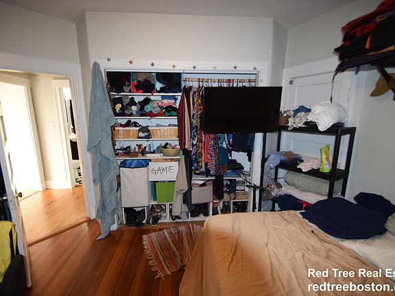 5th image of 215 Boston Ave