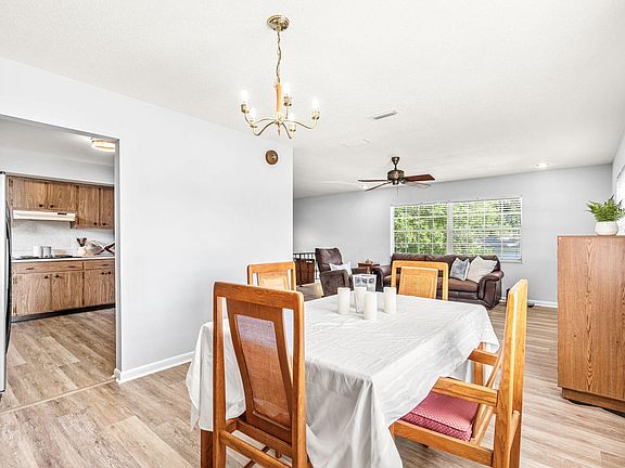 3rd image of 885 Pilgrim Dr