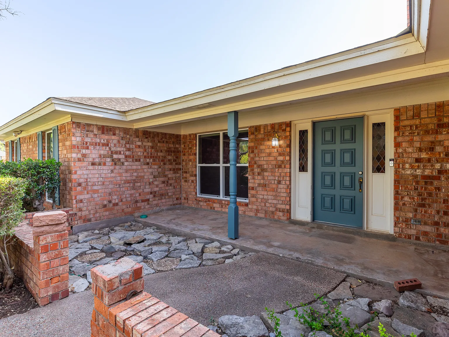 4 bed, 2290 sqft, $3,100 — Photo 4