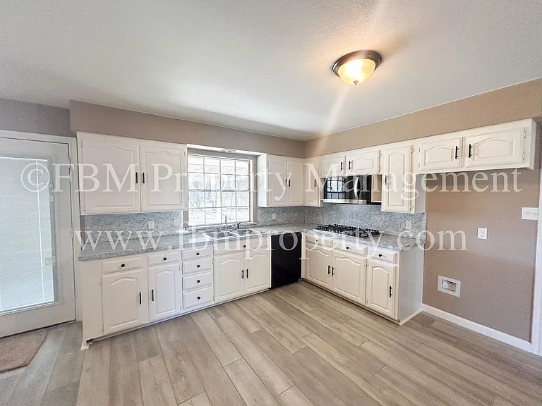 1005 Sunset Dr — Photo 12