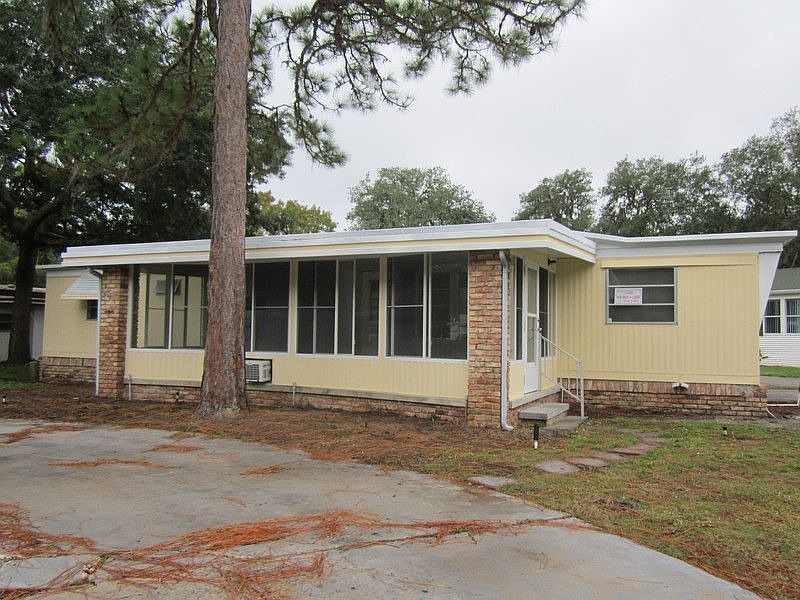 1st image of 106 Oak Terrace Dr