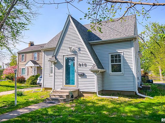3rd image of 915 W Loucks Ave