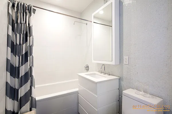 Rented by aptsandlofts.com | media 1