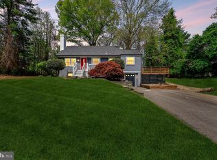 3105 Holiday Dr, Brookeville, MD 20833