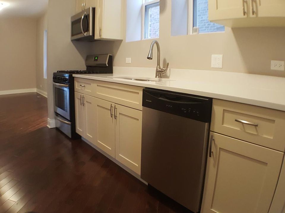 1st image of 8924 S Blackstone Ave #3
