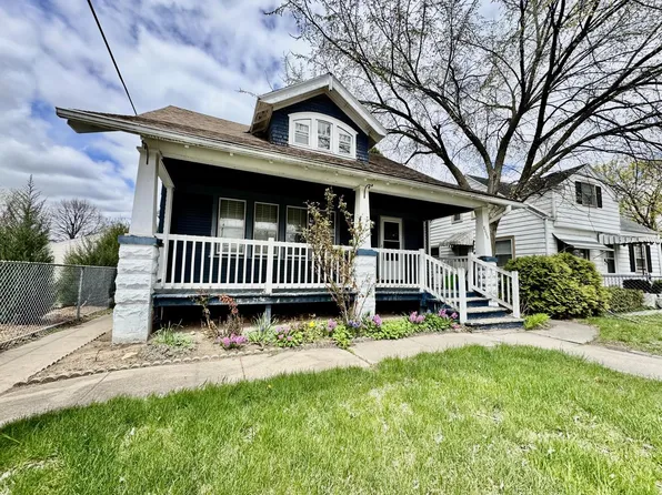 9208 West Swan CIRCLE, Milwaukee, WI 53225