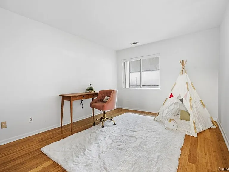 359 N Greeley Ave — Photo 11