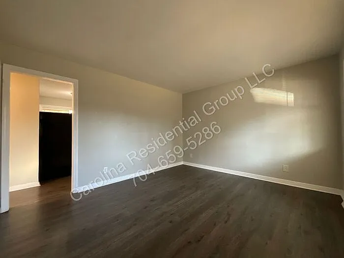 Building Photo - 520 Blendwood Dr