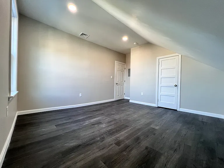 907 Rock St #3 — Photo 11