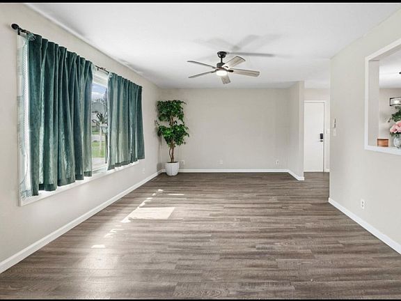 2nd image of 100 Foxwood Ct