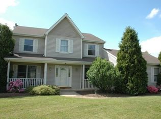 4 Long Acre Dr, Cream Ridge, NJ 08514