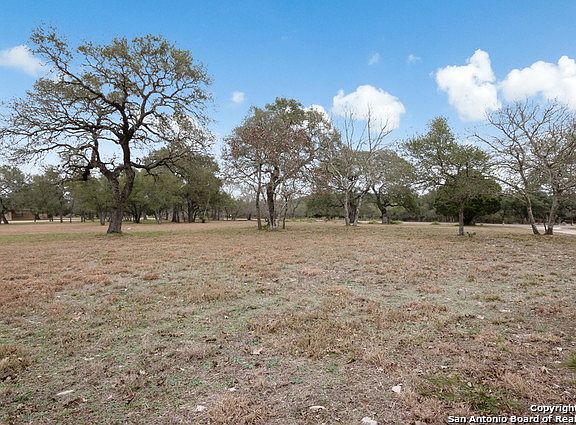 4th image of 2031 Indian Creek Ln