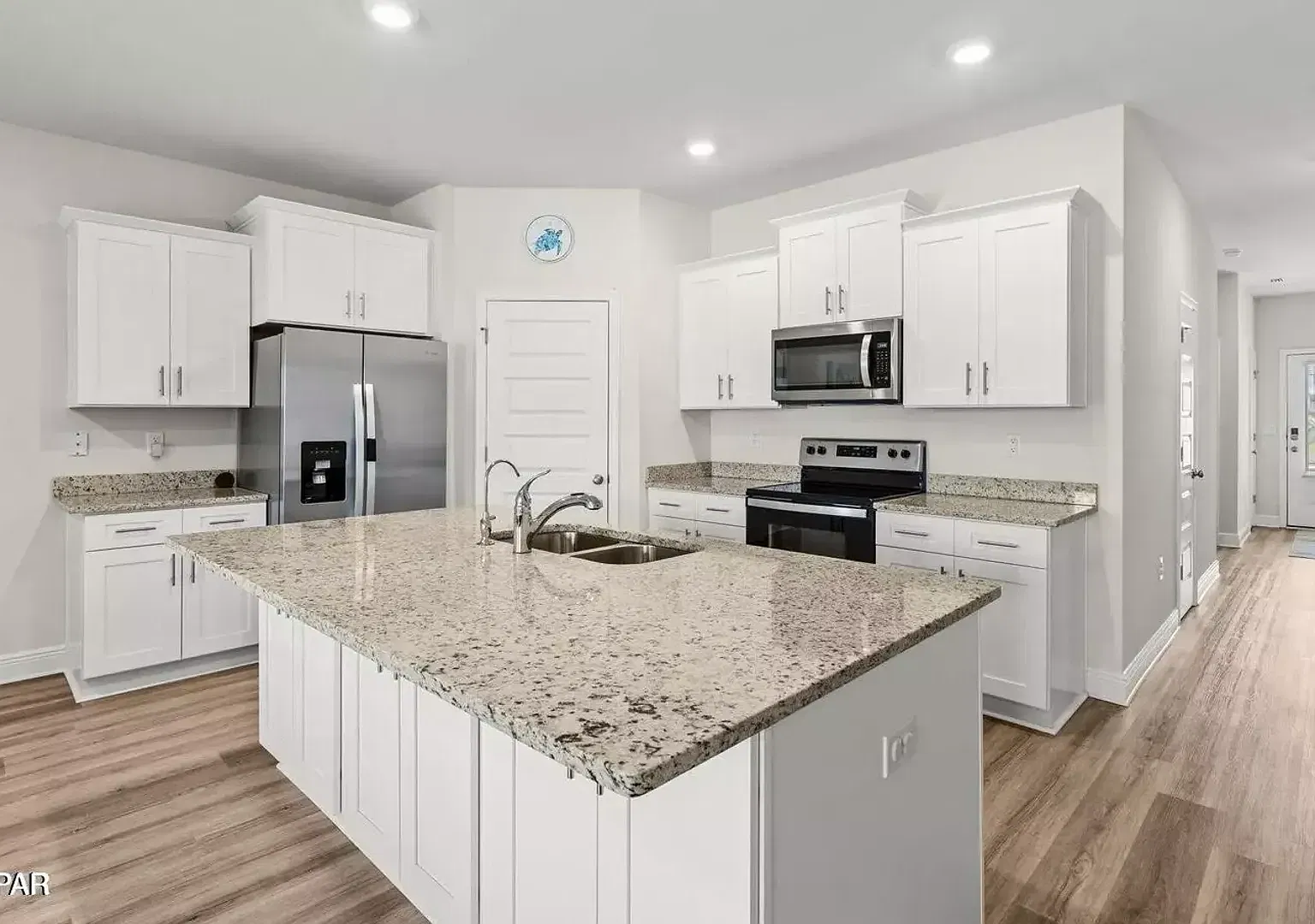 Beautifully Maintained 4-Bedroom Brick Home in Andrews Plantation! — Photo 2