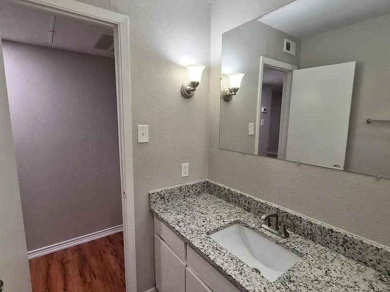 Tradewinds Condominiums — Photo 26