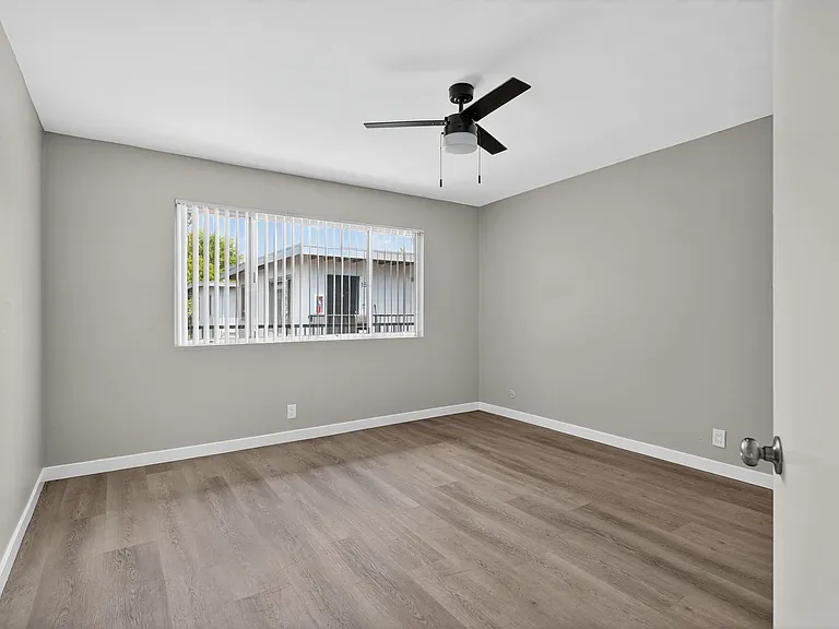 10442 Lampson Avenue — Photo 22