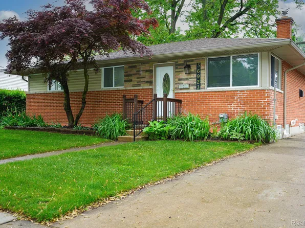 36923 Ledgestone St, Clinton Township, MI 48035