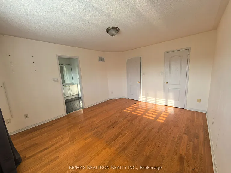18 Nantucket Dr #MAIN 2ND FLOOR — Photo 23