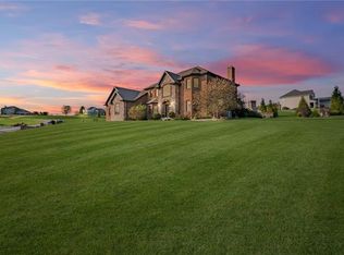 2000 Rivendell Dr, Claridge, PA 15623