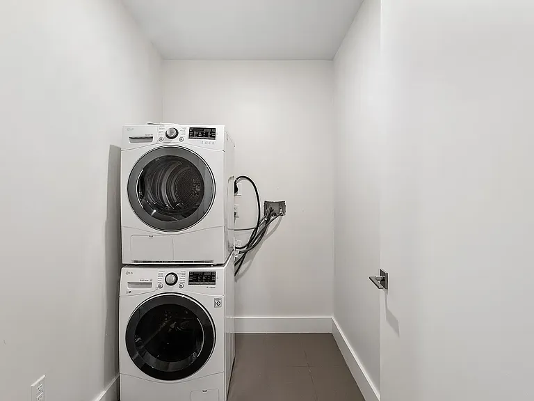 3707 Blackstone Ave #400 — Photo 16