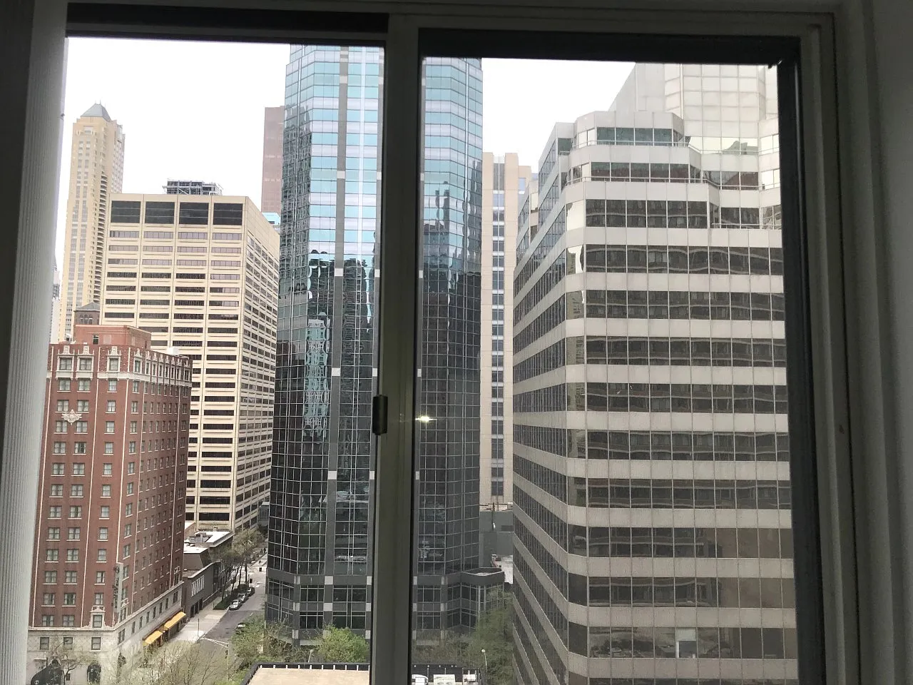 1 bed, 873 sqft, $2,450 — Photo 3