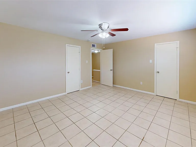 210 W G St — Photo 15