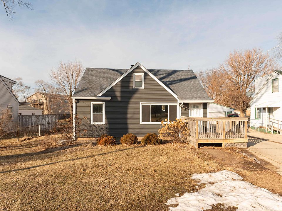 1st image of 938 E Riverside Blvd