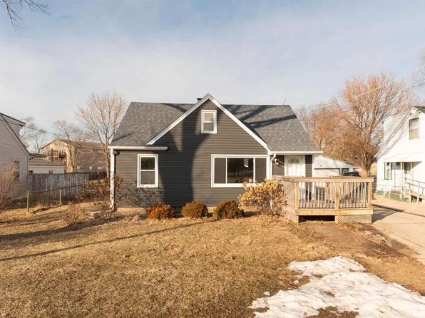 938 E Riverside Blvd, Loves Park, IL 61111