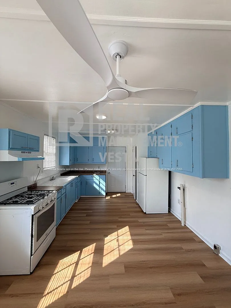 4 bed, 2.0 bath, 1250 sqft, $1,200 — Photo 4