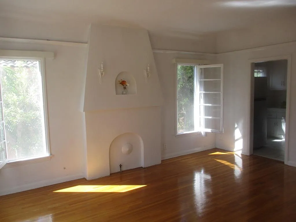 1 bed, 825 sqft, $2,995 — Photo 3