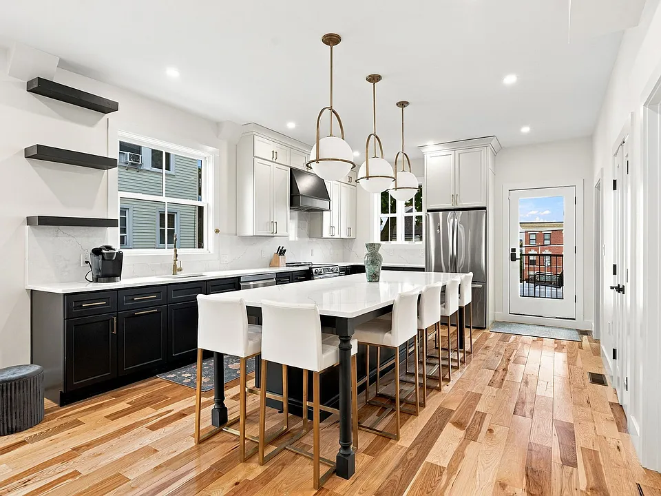 102 Lawrence Ave #2