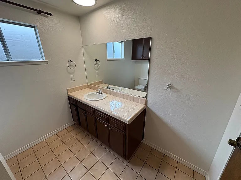 2232 E Paradise Ave — Photo 28