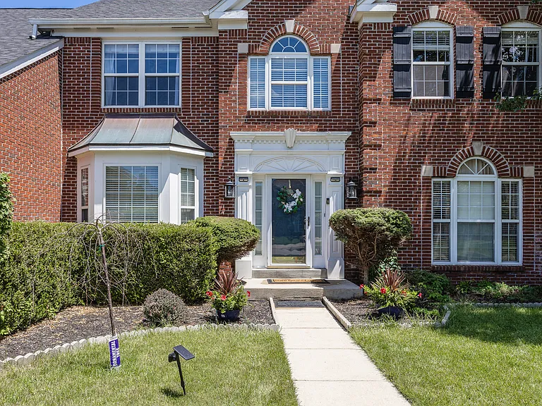 5889 Pebblestream Dr — Photo 5