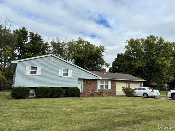 103 Rolling Meadows Dr, Godfrey, IL 62035