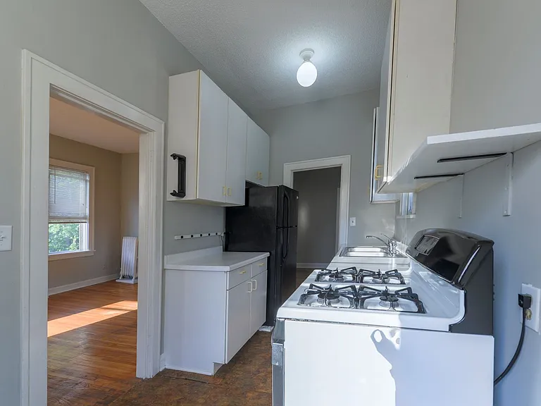 1435 Washington St NE — Photo 5