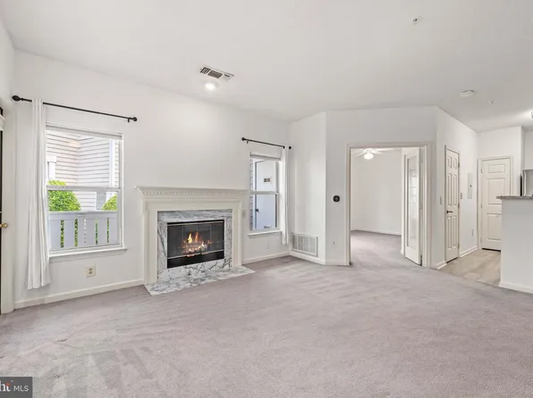 14304 Rosy Ln APT 22, Centreville, VA 20121