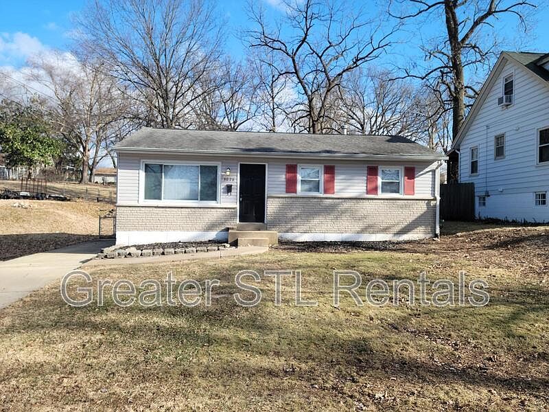 1st image of 3028 Chaucer Ave