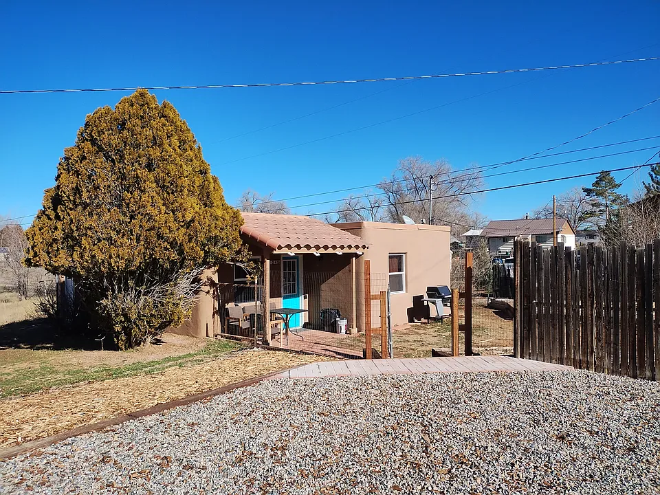 104 E Downey Ave
