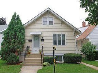 6122 Crain St, Morton Grove, IL 60053