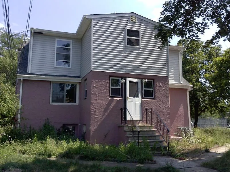 397 Hillcrest Ave photo 1