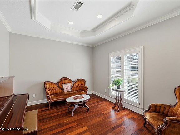 5th image of 321 Indian Gate Cir