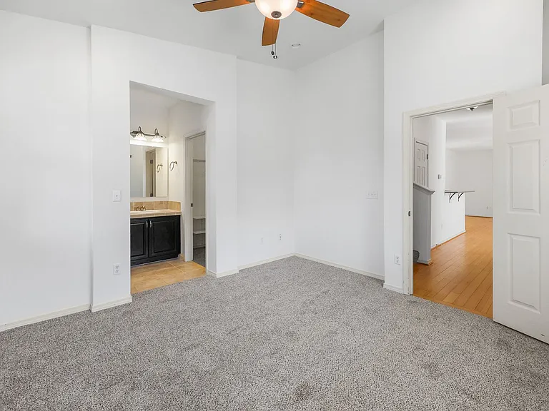 7601 Rushmore Way NE — Photo 21