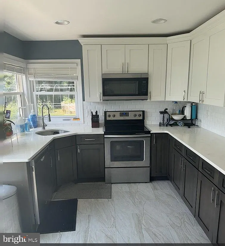 3 bed, 2.0 bath, 1200 sqft, $3,000 — Photo 4