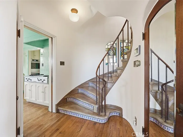 1602 The Strand — Photo 39