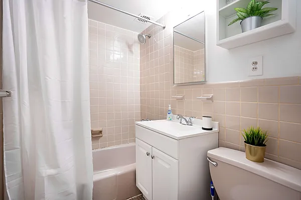 Rented by Eric Goodman Realty Corp | media 18