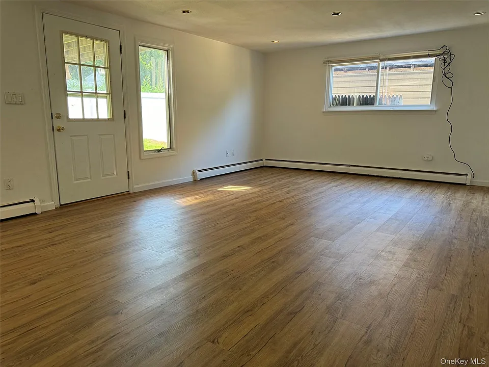 46 W Lane Dr