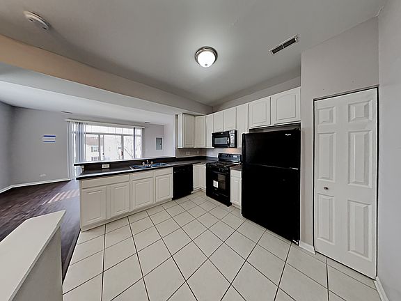 4th image of 2201 Flagstone Ln