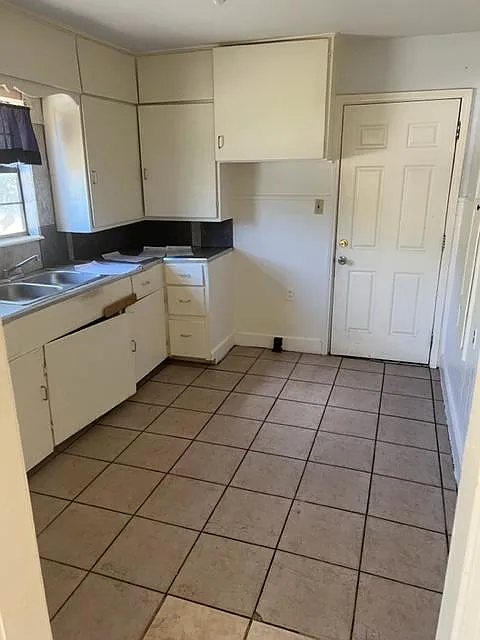 1302 Josephine St — Photo 3