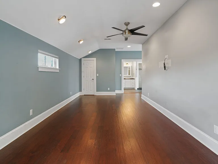 2370 Elm St — Photo 4