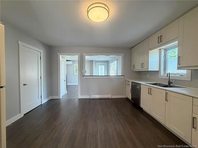 91 Purdy Ave — Photo 6
