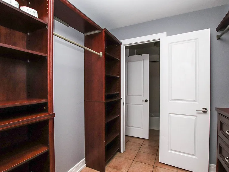 1 E Scott St #505 — Photo 8